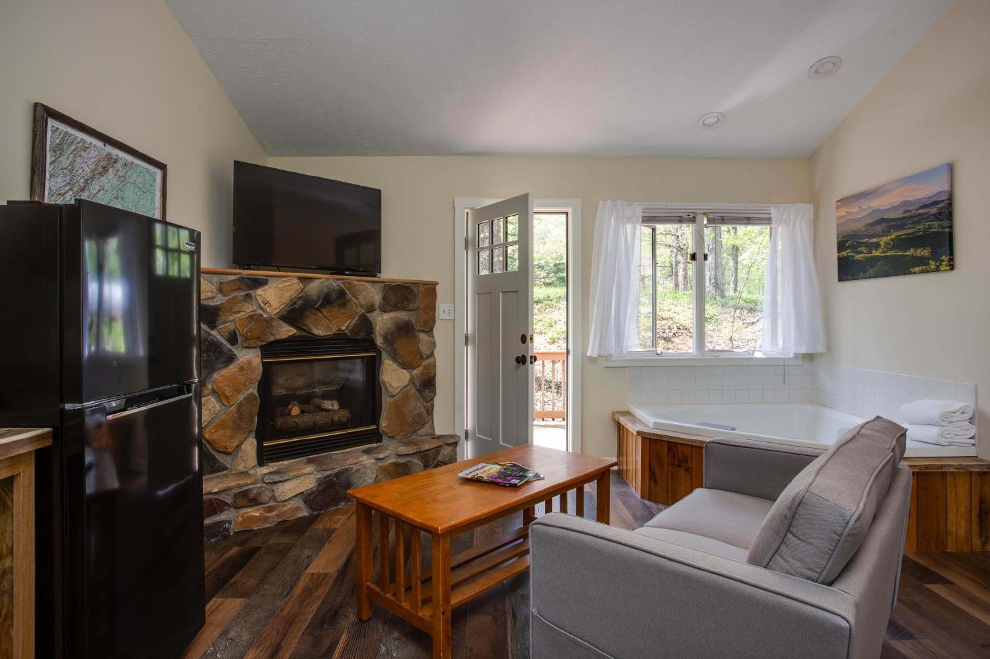 Love Ridge Mountain Lodging Lyndhurst Exteriér fotografie